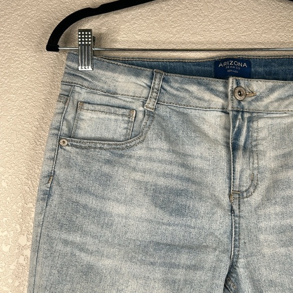 Arizona Jean Co. Light Wash Casual Classic Bermuda Jean Shorts Size 16 1/2 Plus - Picture 2 of 6